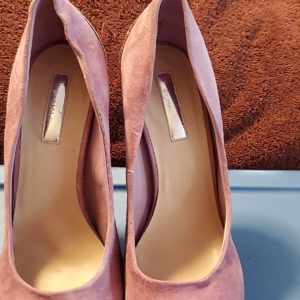 Heels - Picture 2 of 4